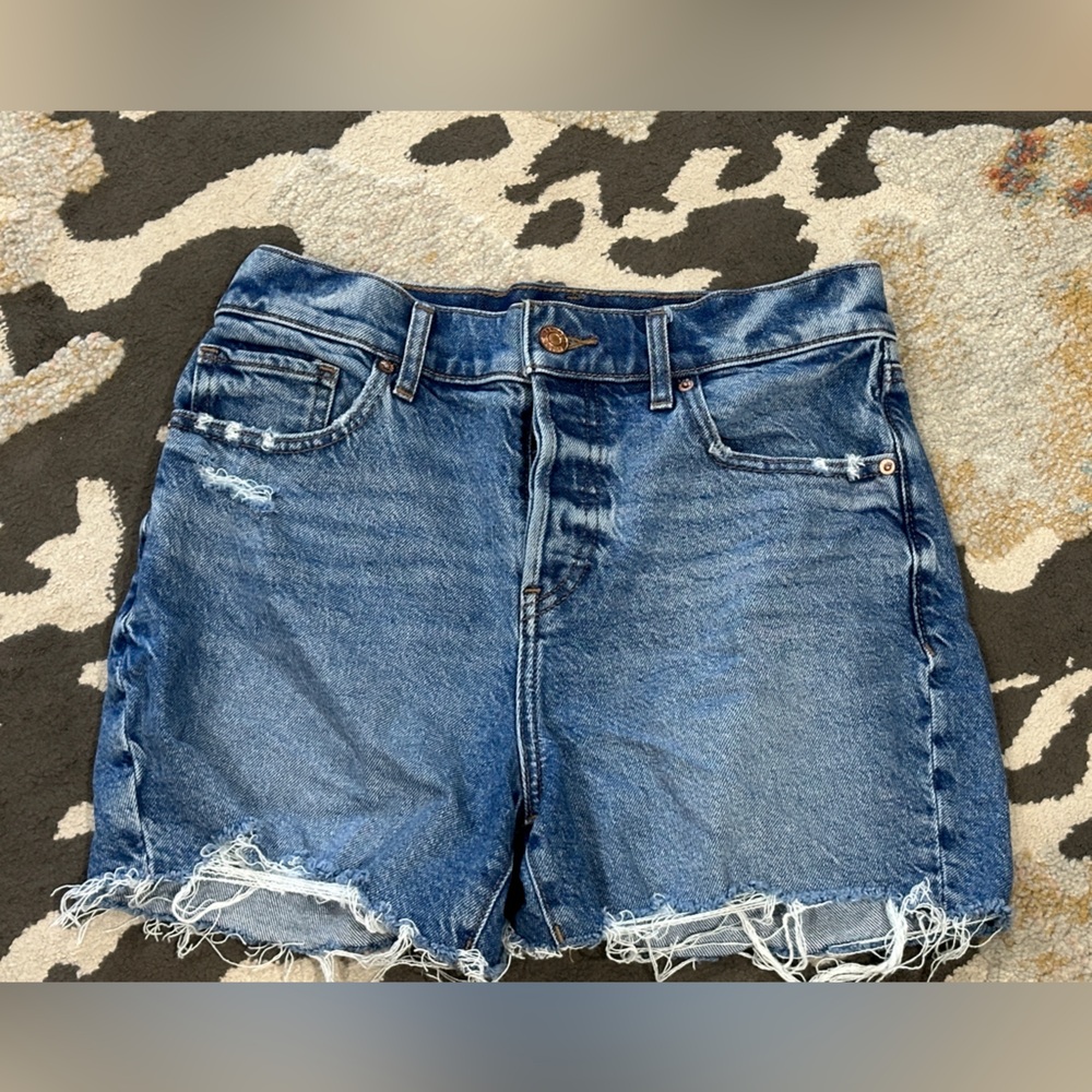 Express Mid Rise Medium Wash Raw Hem Distressed Jean Shorts -NWOT